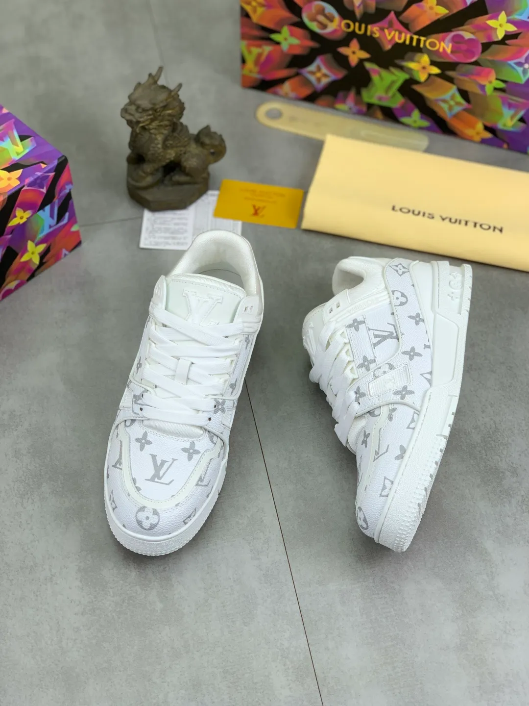Men's men's shoes 💰P580 New style 💰💎💎Latest color High version 2025Louis*Vuitto* LV Traine Catwalk TRAINER outsole and fabric private model A shoe that definitely costs a lot of money and effort. This series was designed after the arrival of Vifgil. It is favored by many fans every season. Original TPU outsole Original packaging Color: black Available in white (available from stock, super fast shipping) Code number: 35-46